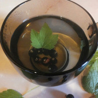 Currant Leaf Tea Photo 2