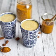 Photo golden milk with turmeric 3