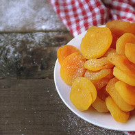 A photo of dried apricots