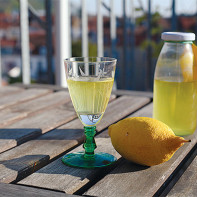 Fotografie a lichiorului Limoncello 4