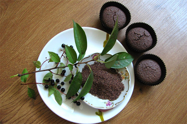 Bird cherry cake