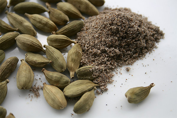 How to Grind Cardamom