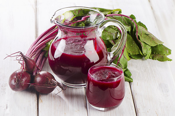 Freshly squeezed beet juice in medicine