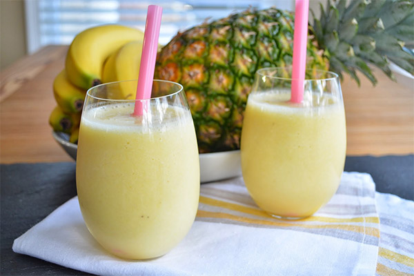 Cocteiluri alcoolice cu suc de ananas