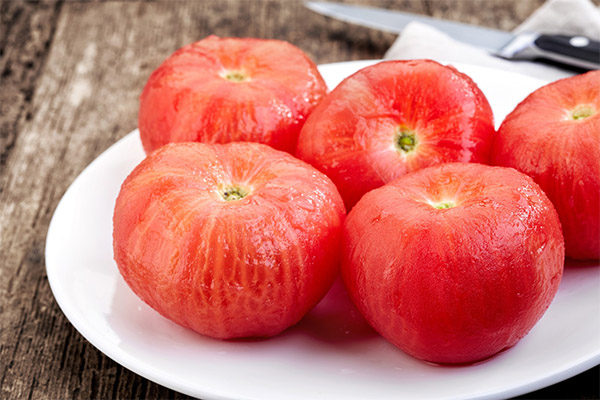 How to peel a tomato