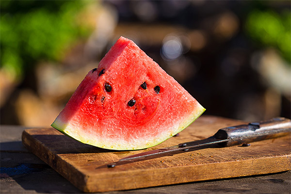 How to eat watermelon correctly