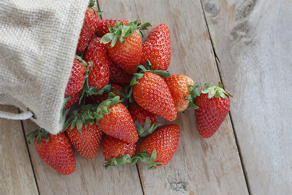 How to choose and store strawberries