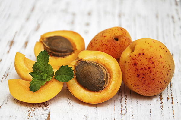 The benefits and harms of apricots