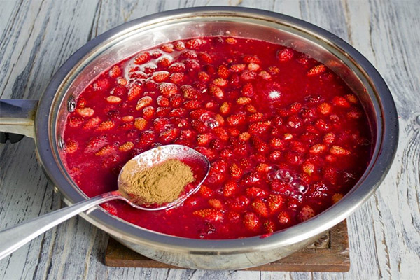 How to cook strawberry jam