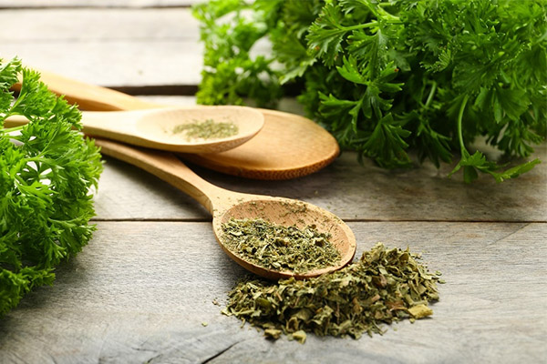 How to properly dry parsley