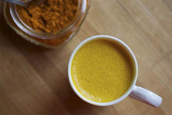 Harm and contraindications of turmeric tea