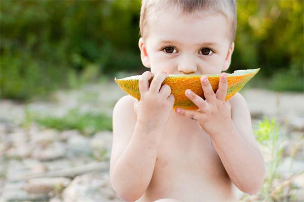 Σε ποια ηλικία μπορώ να δώσω πεπόνι σε ένα παιδί;