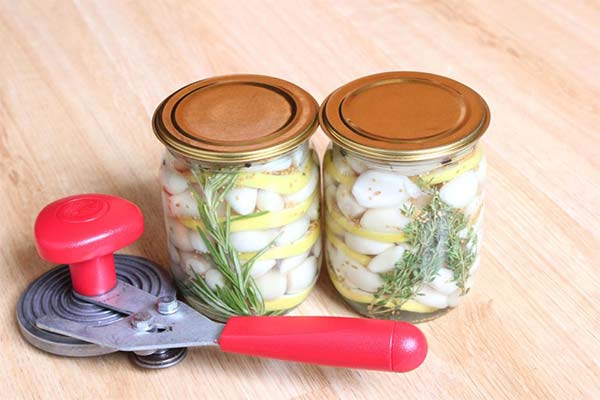 How to pickle garlic