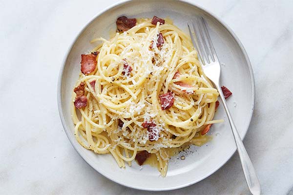 Makaronai carbonara