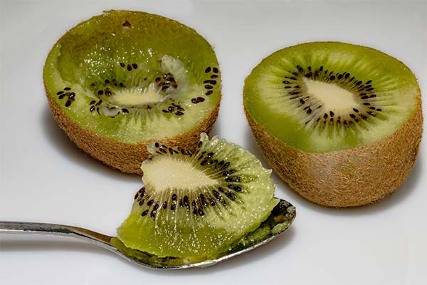 Semnele unui fruct de kiwi contaminat