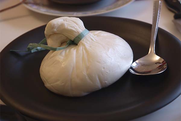 Cum se prepară burrata