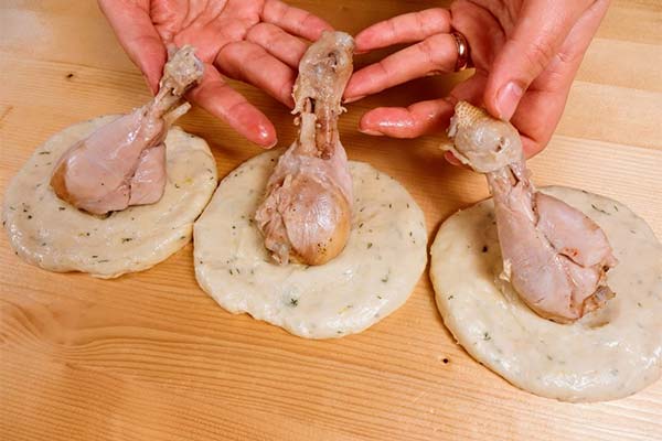 Chicken shank in potato dough