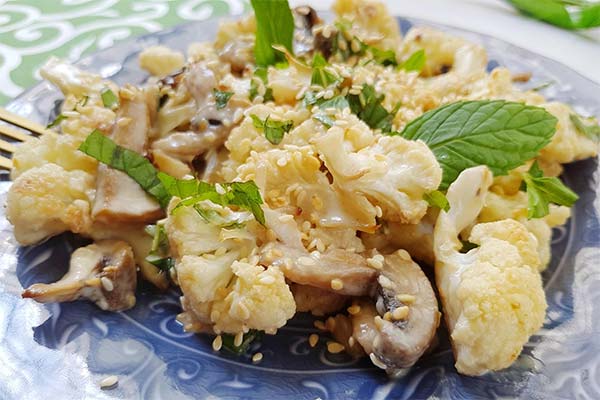 Cauliflower with mushrooms