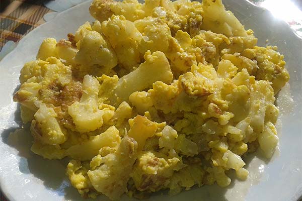 Cauliflower with egg