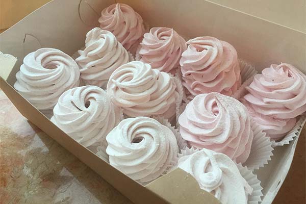 Cum să depozitezi meringues sau meringues astfel încât să nu se usuce