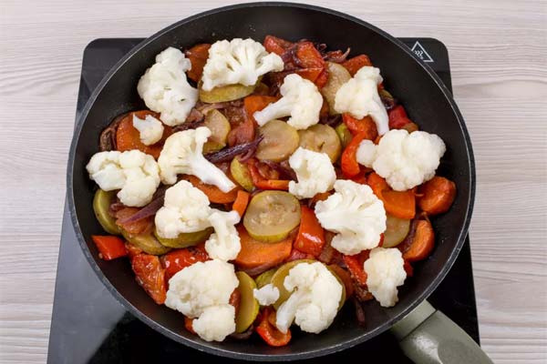 Vegetable ragout with cauliflower