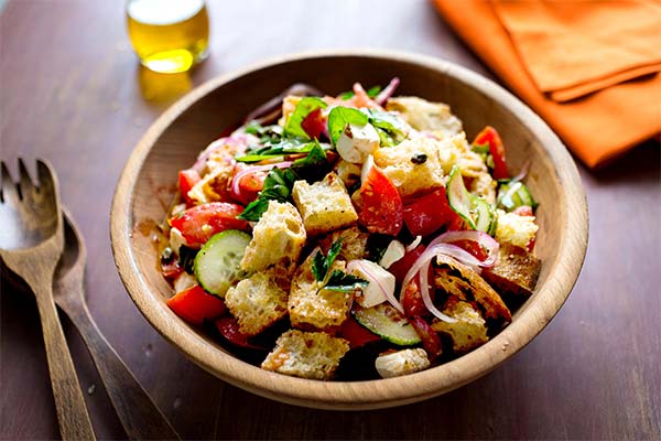 Panzanella with bread