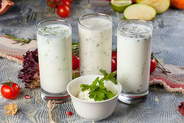 Ayran ar skābo pienu