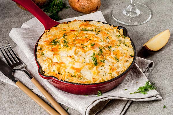 Shepherd's pie with mashed potatoes