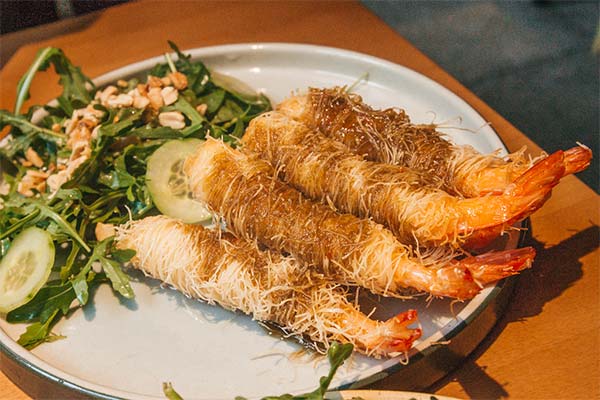 Shrimp fries in rice noodles