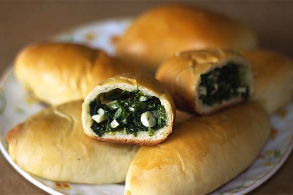 Tartelettes de laitue au ramson et à l'œuf