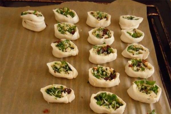 Rouleaux de pâte feuilletée aux cerises