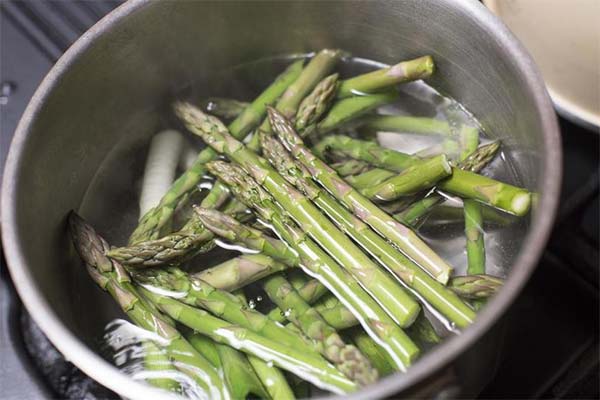 Asparagus in birch brine